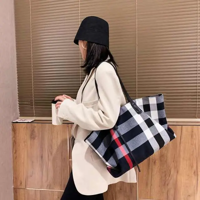 Large tote handbag clearance